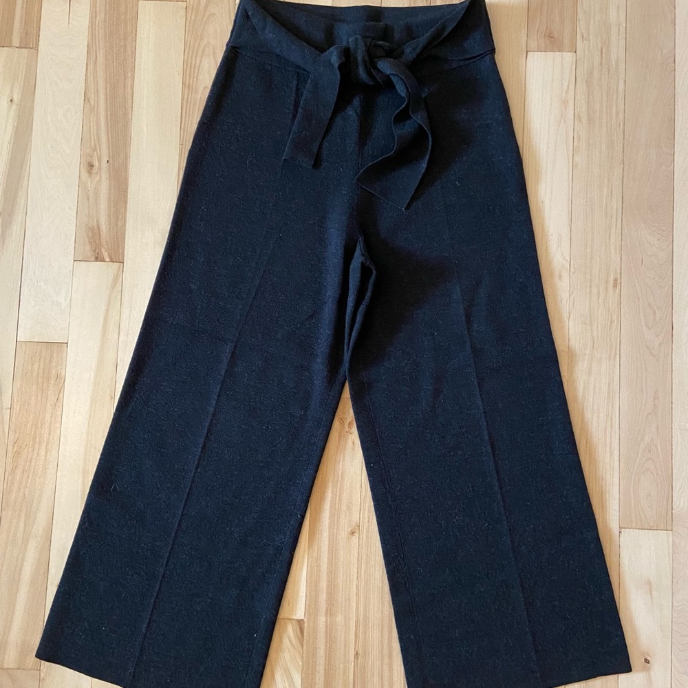 100% wool, wide leg cropped pant with built in belt. Dark charcoal colour
